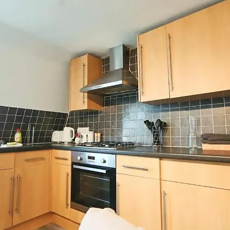 Al's Kingsdown Parade F4 Apartment