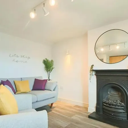 Al's Kingsdown Parade F4 Apartment